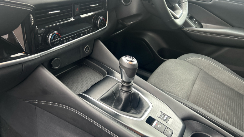 Nissan Qashqai 1.3 DiG-T MH N-Connecta 5dr Petrol Hatchback